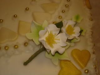 Flowers on the Golden wedding cake