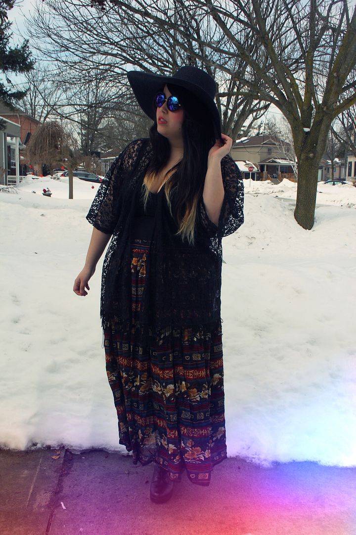 jessica ip plus size fashion plus size blogger thrifted big hat floral skirt witchy witch