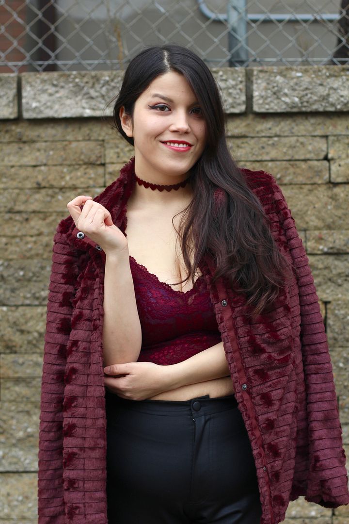 junarose burgundy faux fur coat inbetweenie fashion plus size fashion toronto canada blogger disco pants bralette torrid asos