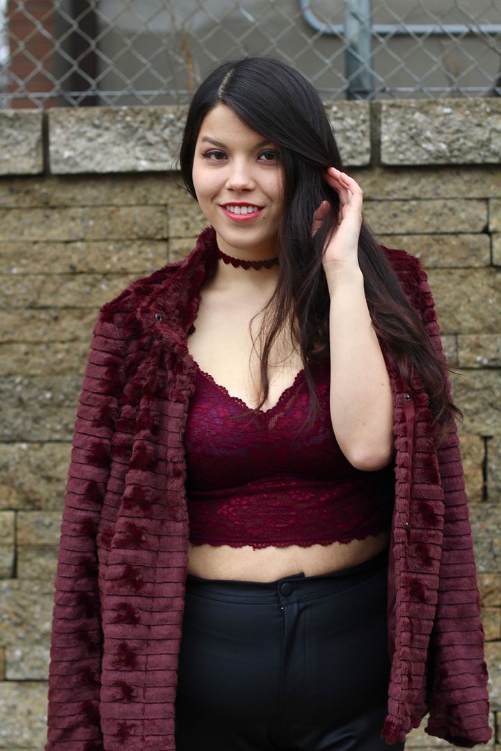 junarose burgundy faux fur coat inbetweenie fashion plus size fashion toronto canada blogger disco pants bralette torrid asos