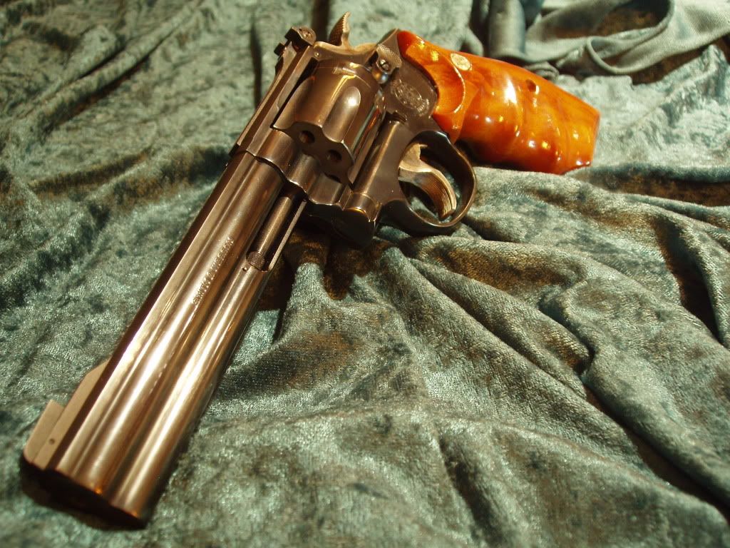 Handgun004.jpg